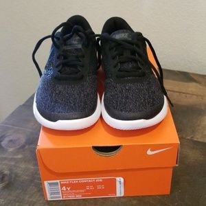 Boys Nike Flex Contact Shoes Size 4